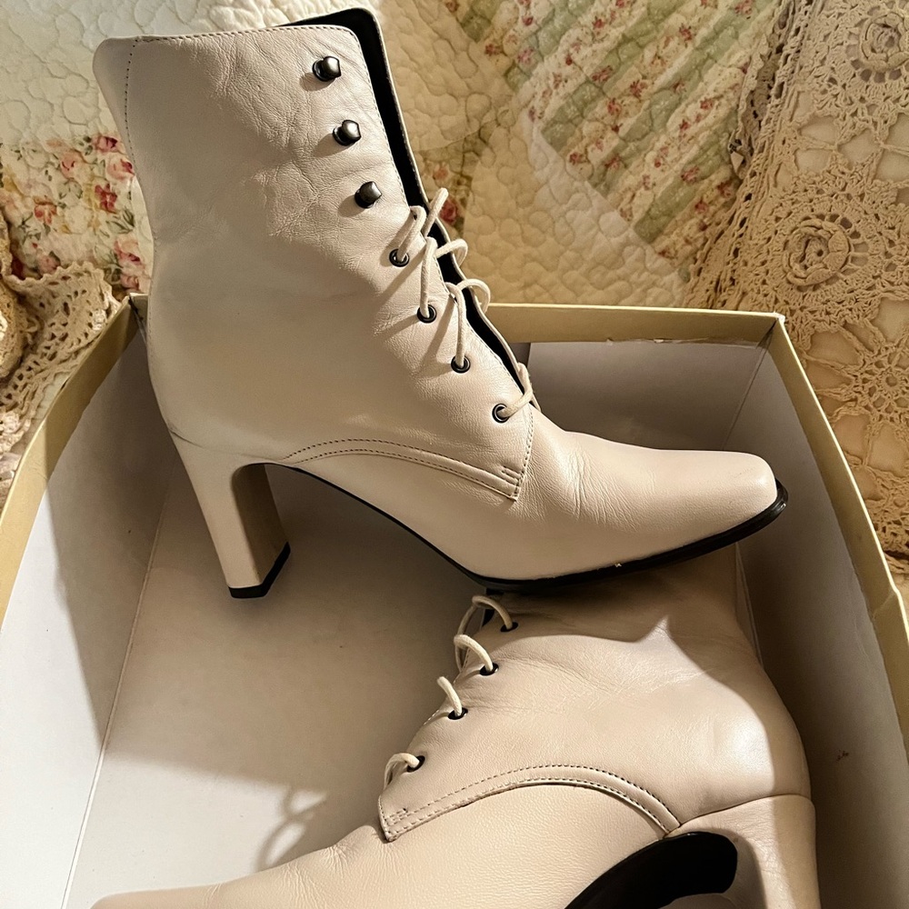 Women's Lace-Up Ankle Boots in Light Beige - Classic Block Heel - Picture 2 of 2